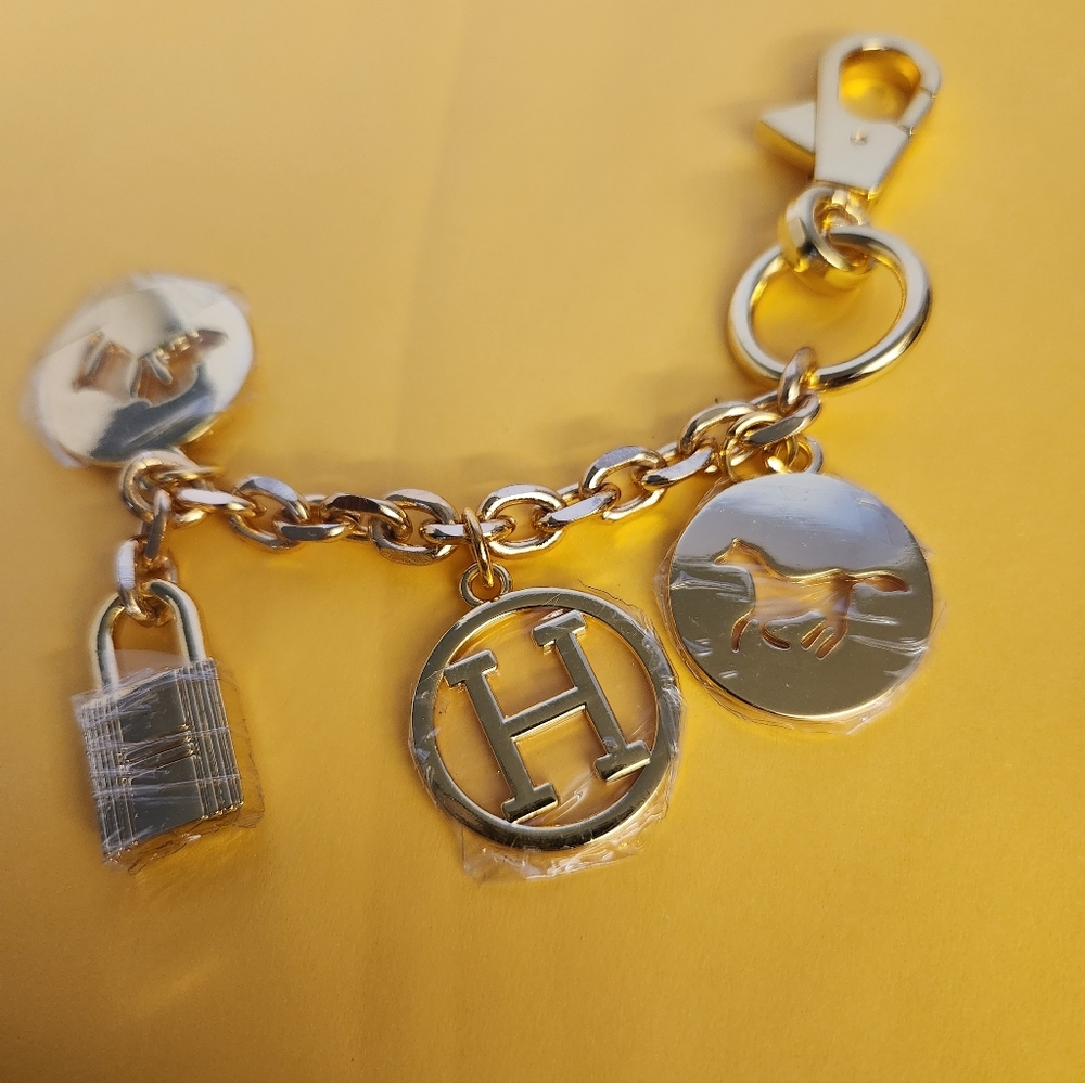 Hermès Gold Purse Charm Or Keychain. 5.5" Goldtone. GREAT REVIEW ON PRODUCT - Picture 5 of 9